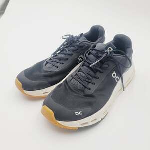 ON Cloudnova Form 2 in Black/Gum, sz 10